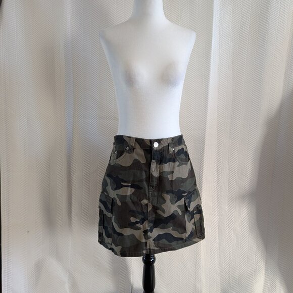 H&M Camo print Army Cargo Mini Skirt Size 8 Cotton - Picture 1 of 11